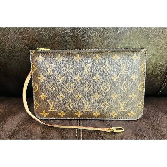 Brand New Louis Vuitton Carry It Pouch - Picture 1 of 9